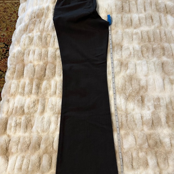 Lots of Maternity pants - Picture 6 of 9